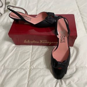 NEW Salvatore Ferragamo Ladies Leather Pumps Shoes Black - Size  8.5